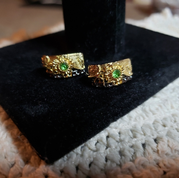 Earrings - Picture 5 of 10